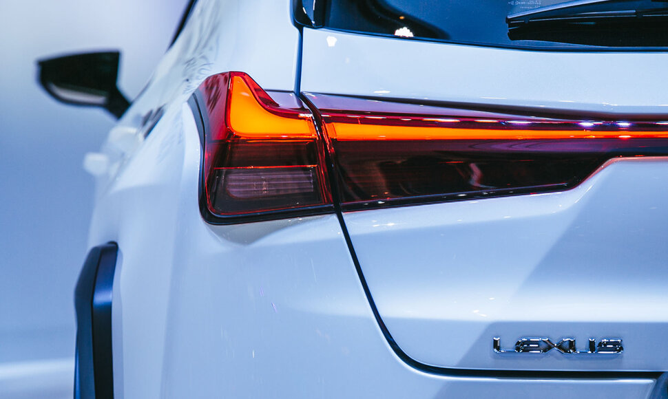 &bdquo;Lexus&ldquo; pristatė naująjį UX