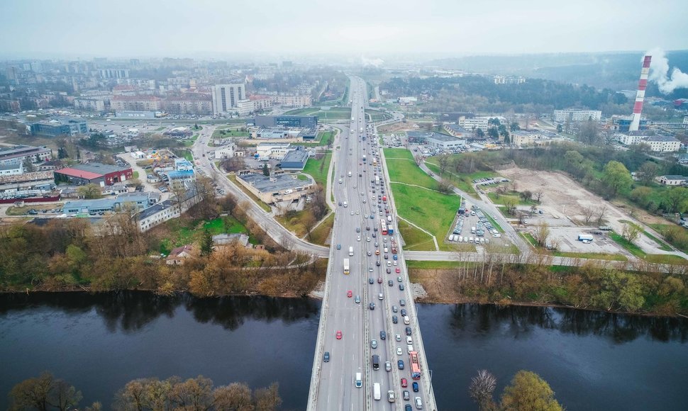 Vilniuje – didelė spūstis dėl sustojusio sunkvežimio