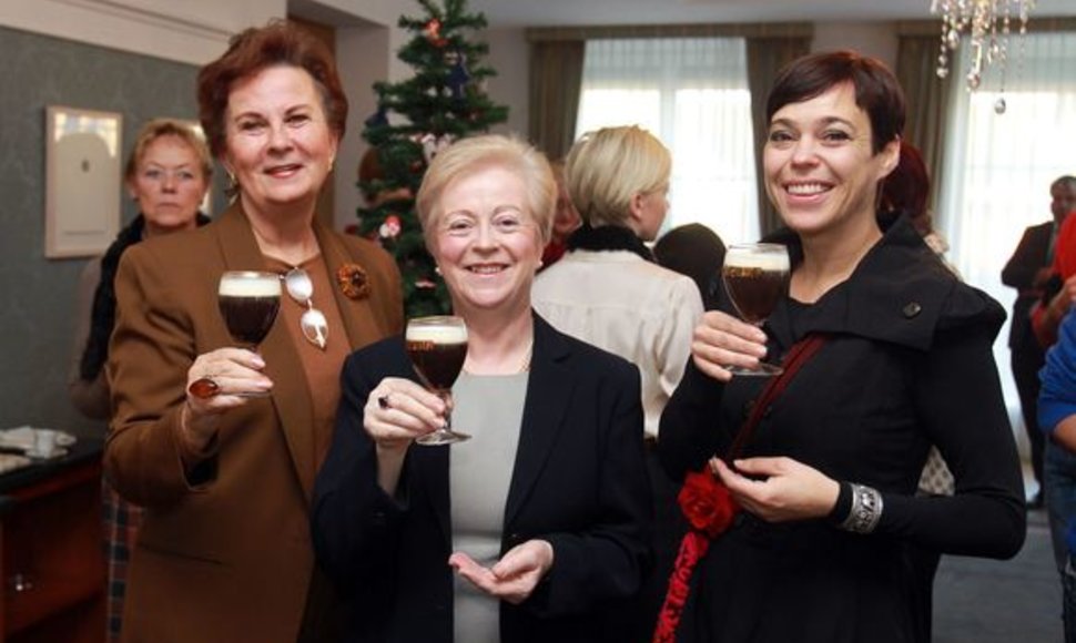 Birutė Vizgirdienė, Airijos ambasadorė Filomena Murnaghan ir Nomeda Marčėnaitė