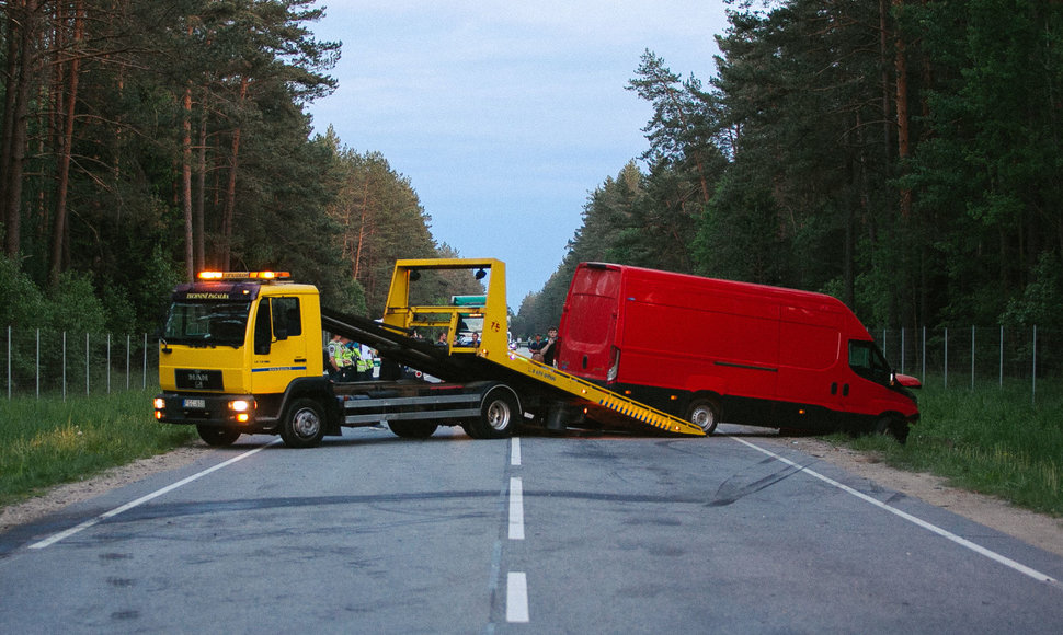 Trijų automobilių avarija Trakų rajone: 1,84 promilės girtumas ir du žmonės ligoninėje