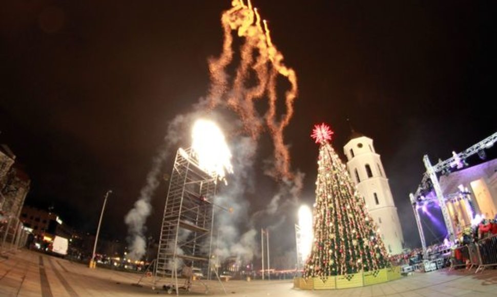 Vilniuje įžiebta Kalėdų eglė