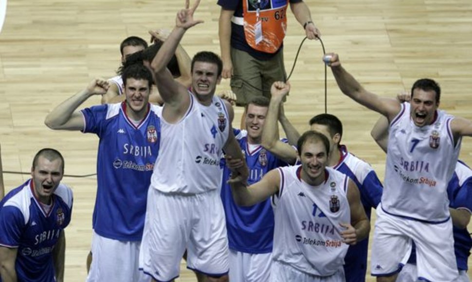 Serbai nusipelnė pergalės ir vietos finale