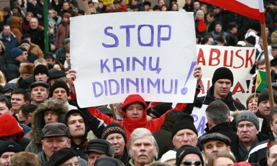 Neoficialiais duomenimis, į protesto akciją susirinko apie 4 tūkstančius žmonių.
