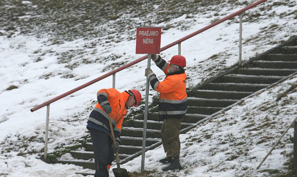 Pasak „Kauno tiltų“ vadovo, tilto remonto darbai turėtų būti baigti iki gegužės 30 dienos. (2009-01-26)