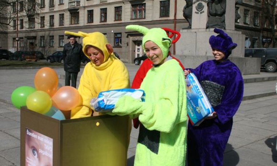 Teletabiai prašė kauniečių paaukoti sauskelnių Kauno kūdikių namų auklėtiniams.