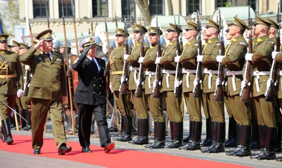 Lietuvoje lankosi NATO karinio komiteto pirmininkas admirolas Giampaolo Di Paola.
