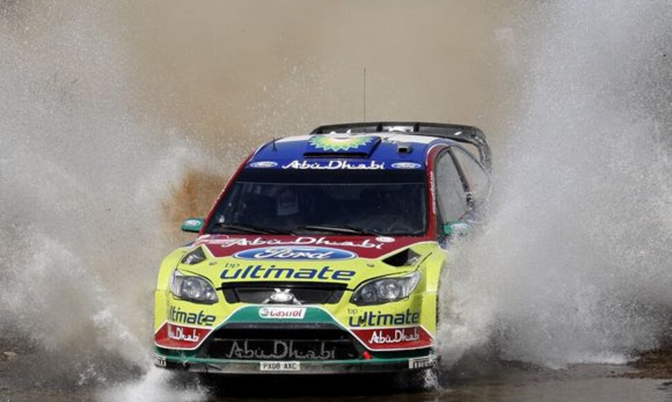 Lyderiais i&scaron;lieka Jari-Matti latvala su &scaron;turmanu Miika Anttila ("Ford Focus WRC").