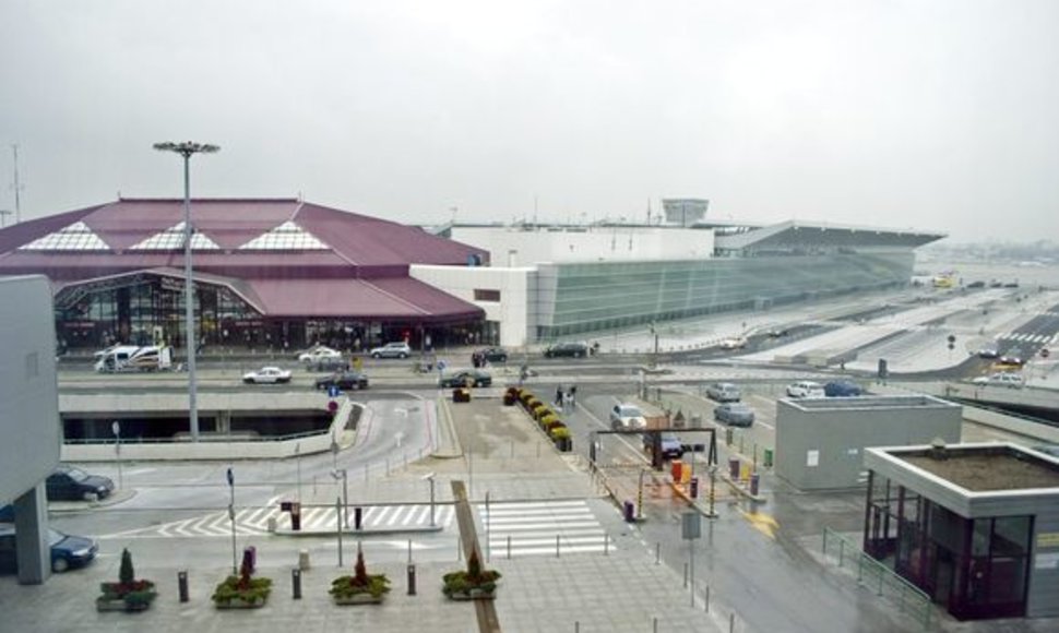 Sąmyšis kilo tarptautiniame Varšuvos oro uoste