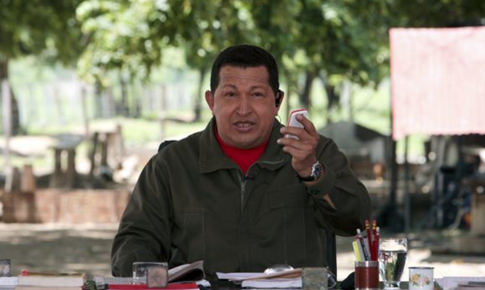 H.Chavezas per naujųjų mobiliųjų pristatymą
