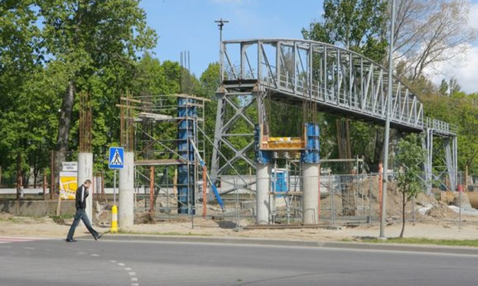  Prie statomo pėsčiųjų tilto norima pastatyti ir transformatorinę.