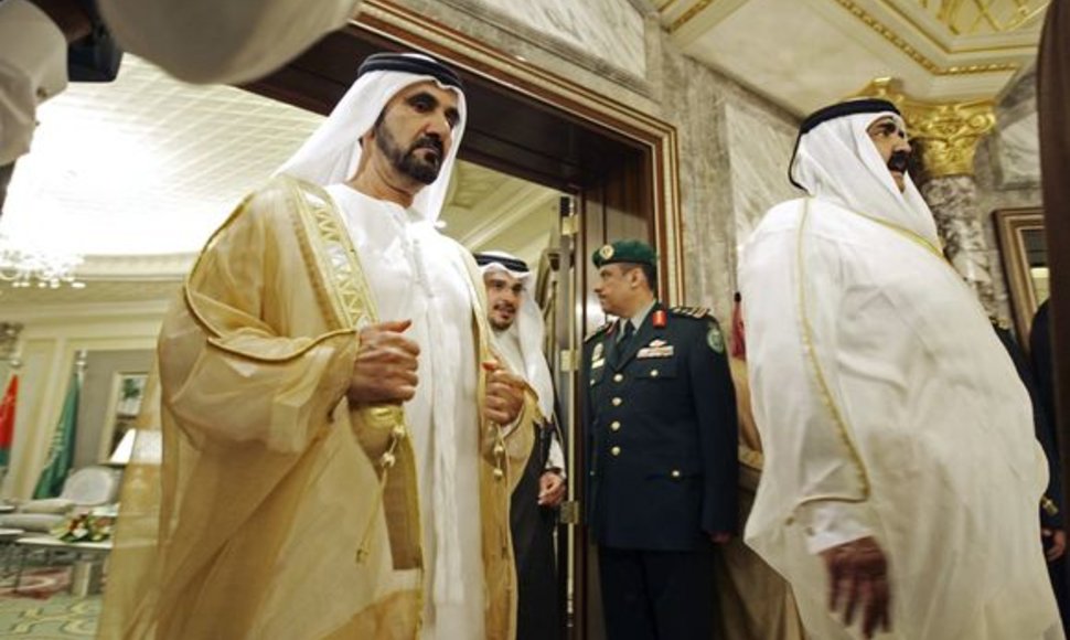 Dubajaus šeicho Mohammedo bin Rashido Al Maktoumo (kairėje) turtai sumažėjo labiausiai.