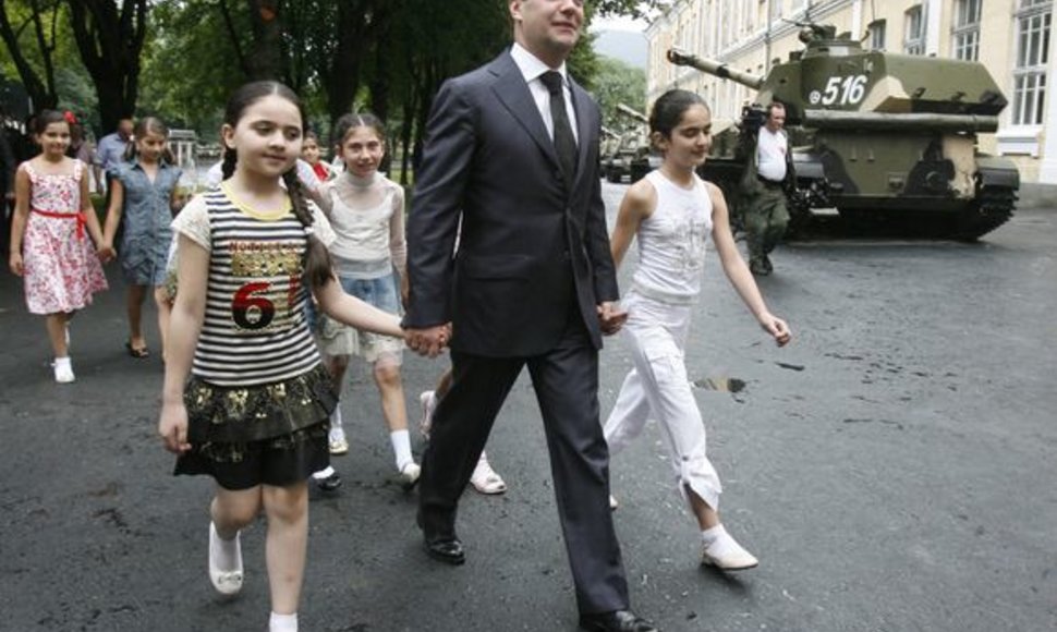 D.Medvedevas atvykęs į Pietų Osetiją 