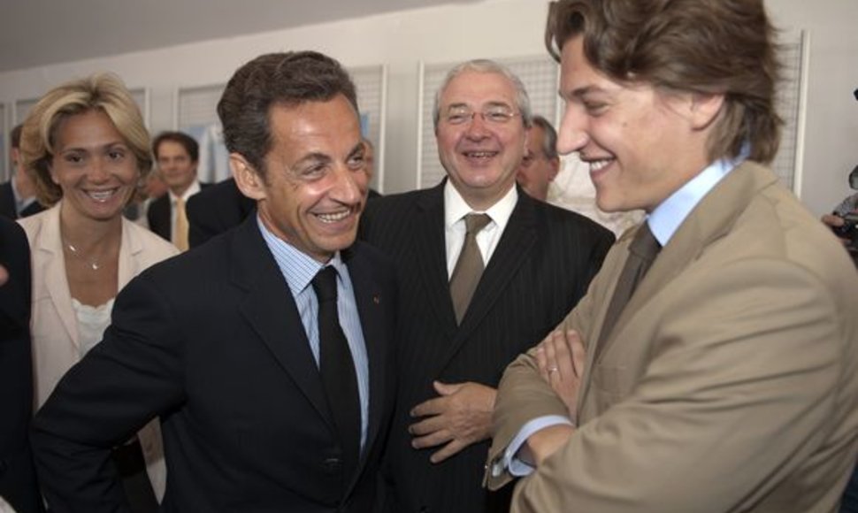 Jeanas Sarkozy (dešinėje) su tėvu Nicolas Sarkozy. 