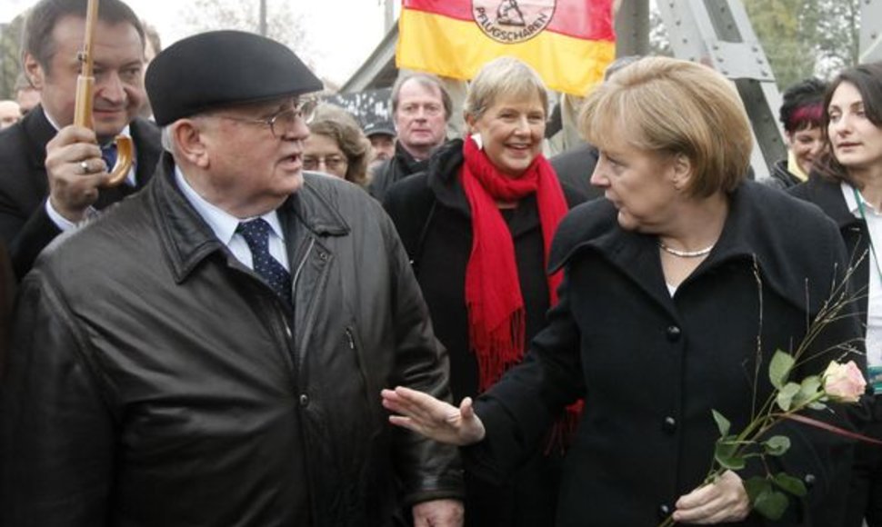 Vokietijos kanclerė Angela Merkel ir buvęs Sovietų Sąjungos lyderis Michailas Gorbačiovas 