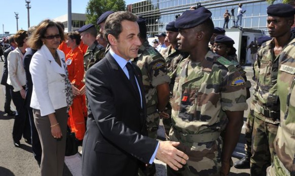 N.Sarkozy susitikęs su kariškiais, dalyvavusiais gelbėjimo darbuose Haityje