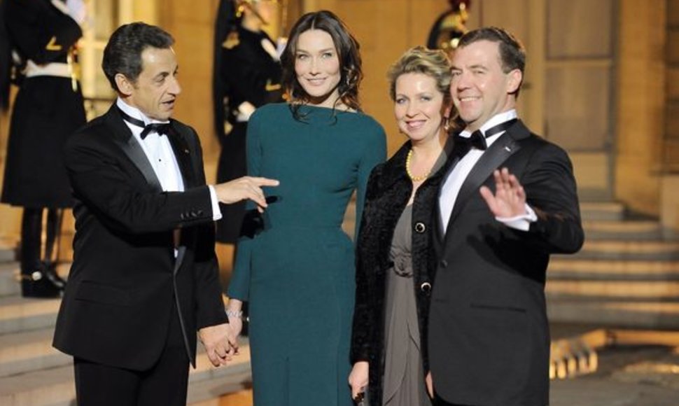 D.Medvedevas ir N.Sarkozy su žmonomis