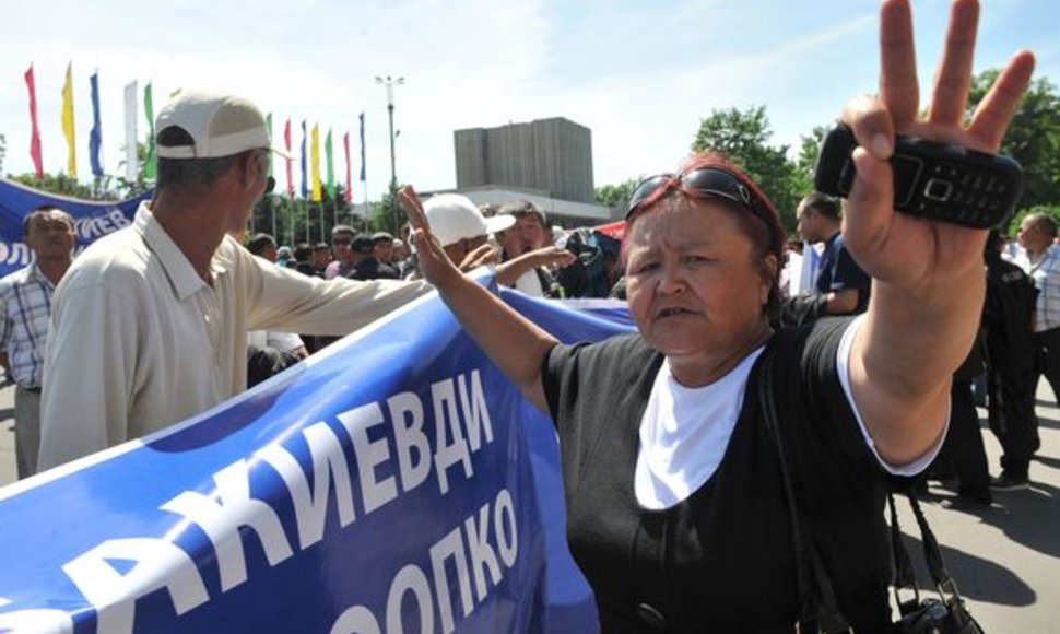 Protestuotojai Biškeke