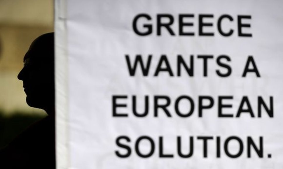 Europos Sjunga gelbėja Graikiją