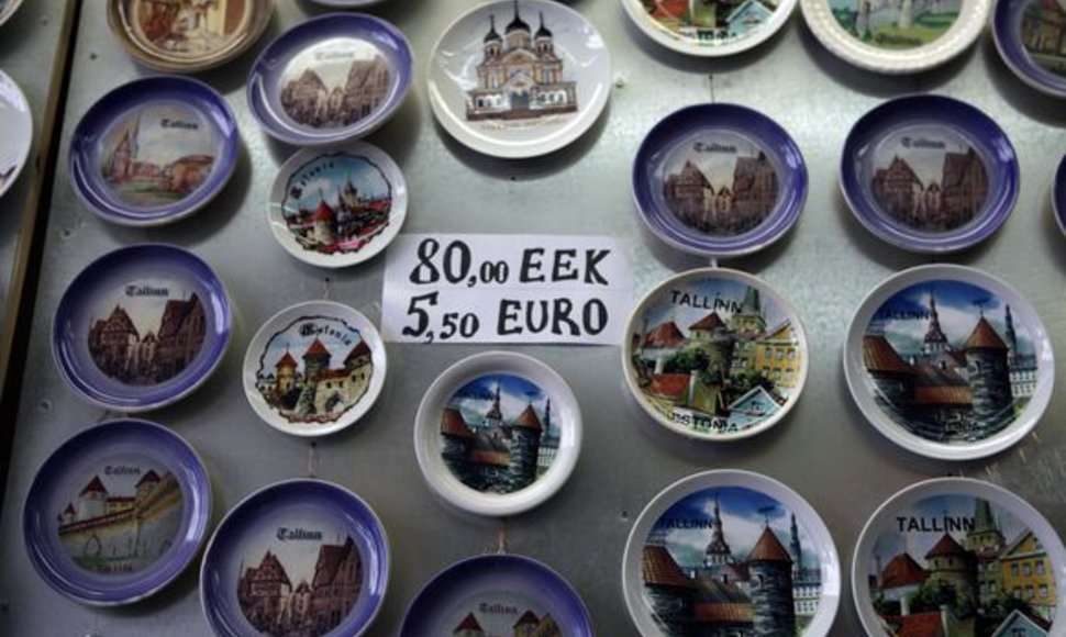 Estijoje kai kur jau dabar rašomos kainos ir Estijos kronomis, ir eurais