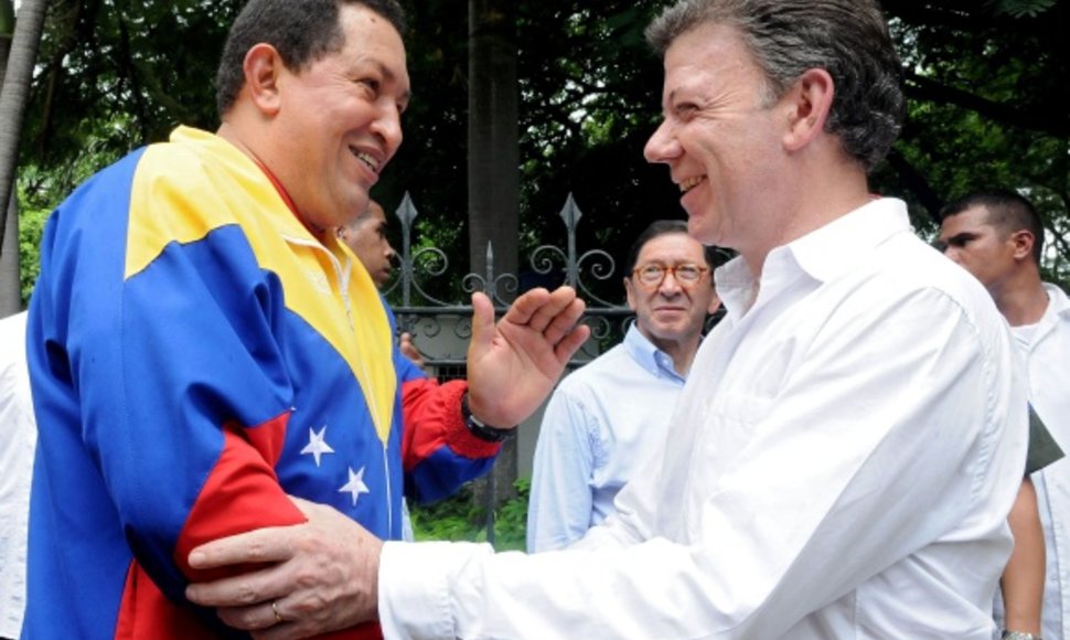 Juanas Manuelis Santosas ir Hugo Chavezas