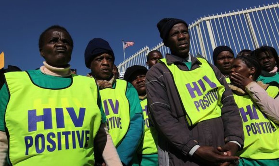AIDS aukos dažnai dar ir apiplėšiamos dėl vaistų