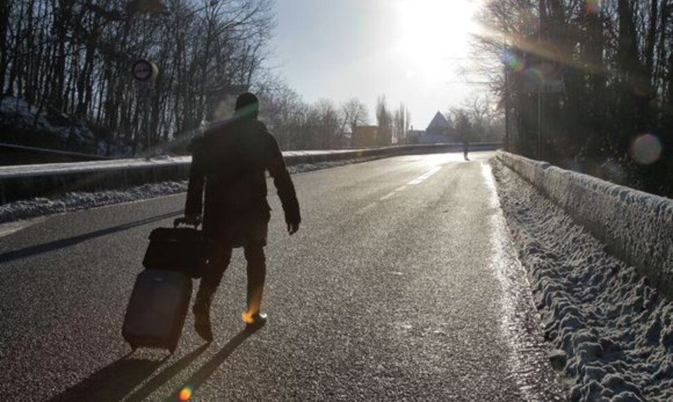 Žmogus apsnigtame Paryžiuje