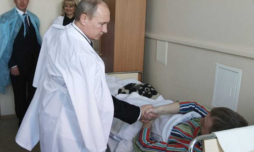 Vladimiras Putinas lanko sužeistuosius