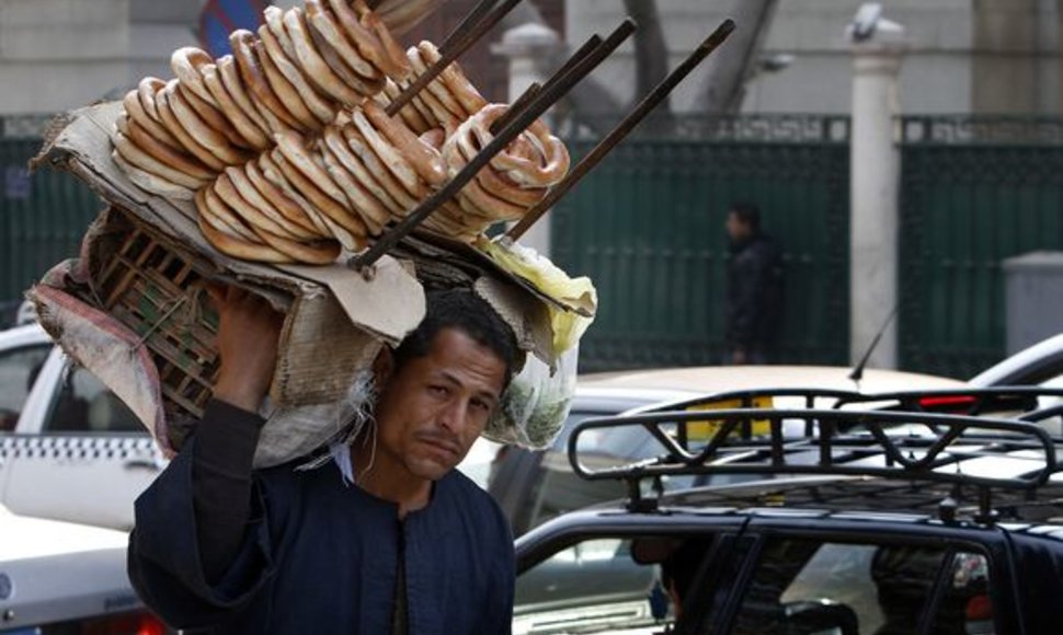 Prekiautojas gatvėje Egipte