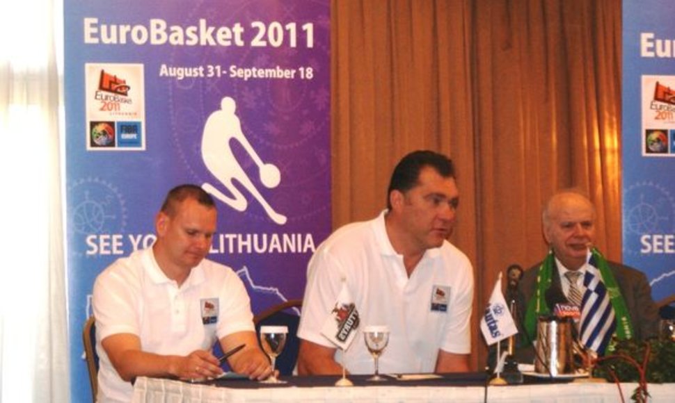  Mindaugas Špokas, Arvydas Sabonis ir Graikijos krepšinio federacijos prezidentas Giorgos Vassilokopoulos