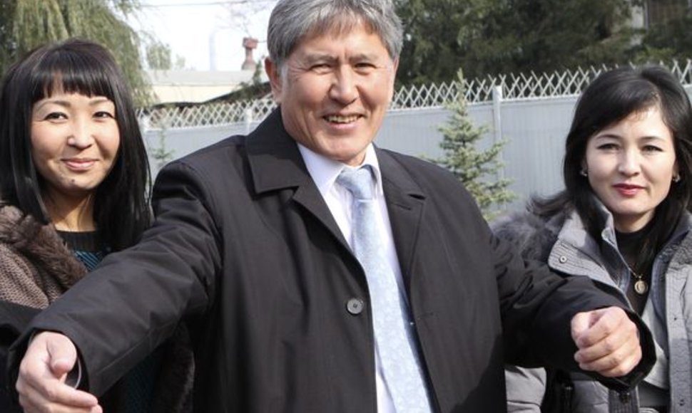 Almazbekas Atambajevas