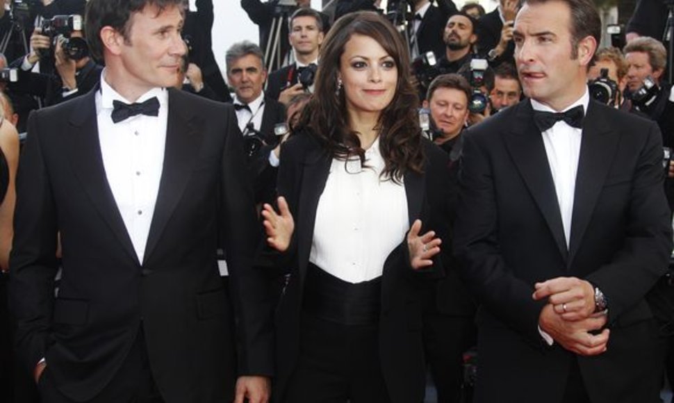 Michelis Hazanavicius (kairėje) su Jean Dujardin (dešinėje) ir Berenice Bejo (centre)