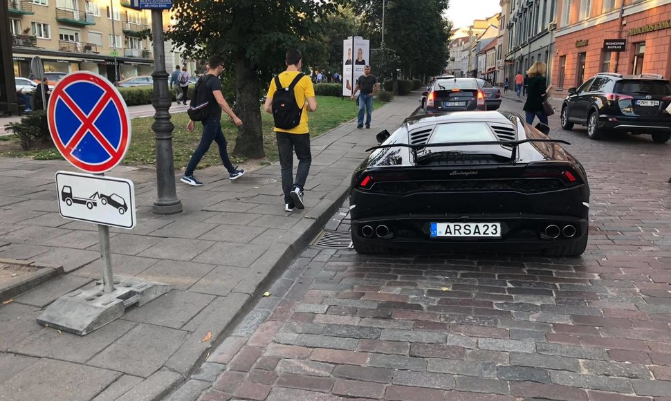 „Lamborghini“ Vilniaus Vokiečių gatvėje