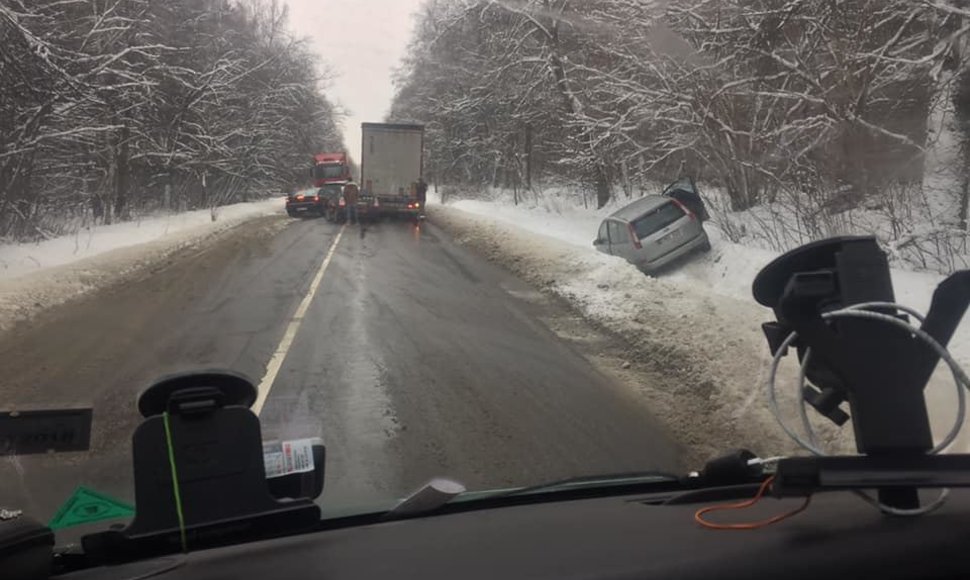 Įvykio vietoje Eišiškių plente