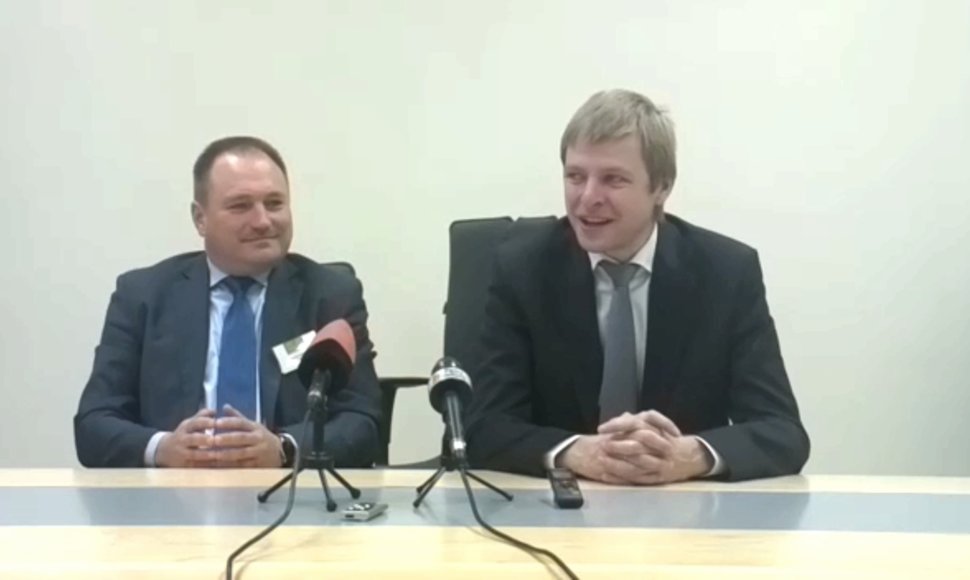 G.Kryževičius (kairėje) ir R.Šimašius spaudos konferencijoje 