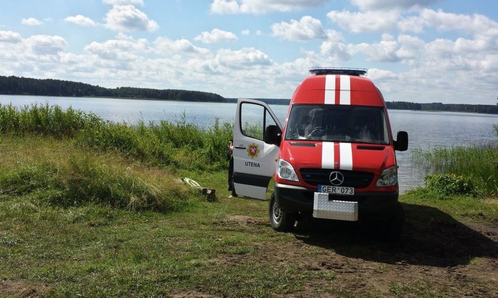 Arino ežere vykdomos skenduolių paieškos