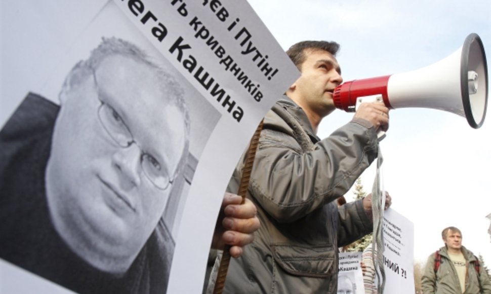 Protestuotojas dėl O.Kašino užpuolikų suradimo