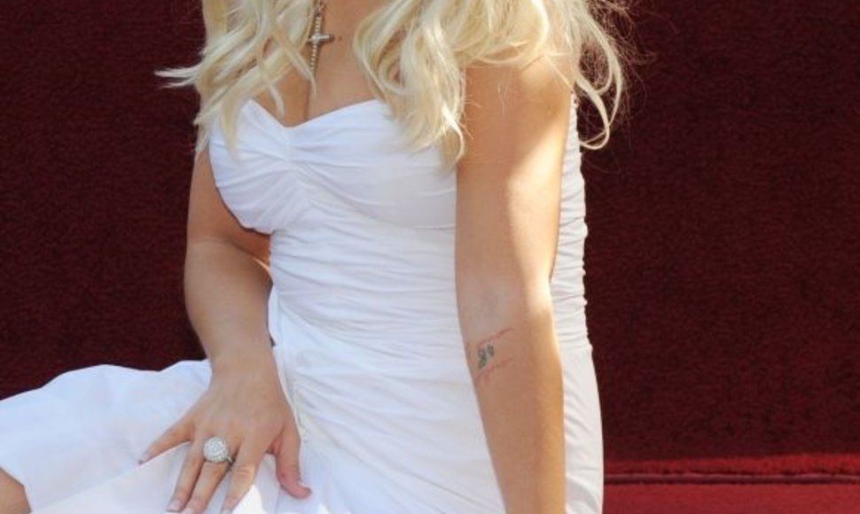 Christina Aguilera prie savo žvaigždės Holivudo šlovės alėjoje