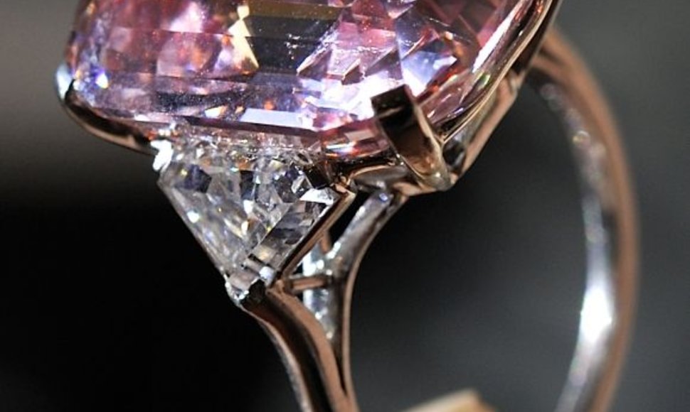 Šis rausvas deimantas šiuo metu yra brangiausias akmuo pasaulyje