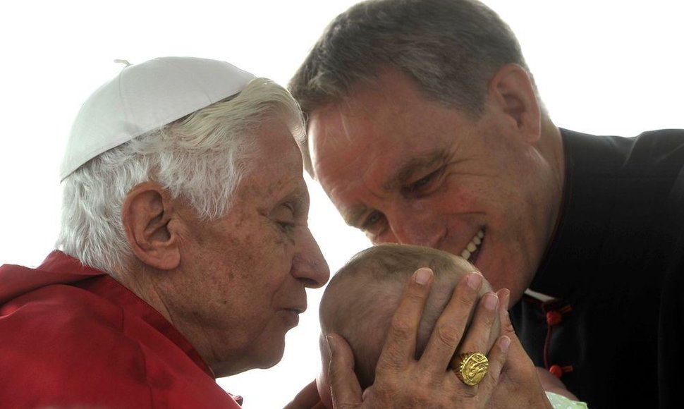 Popiežius Benediktas XVI ir jo asmeninis sekretorius Georgas Gansweinas