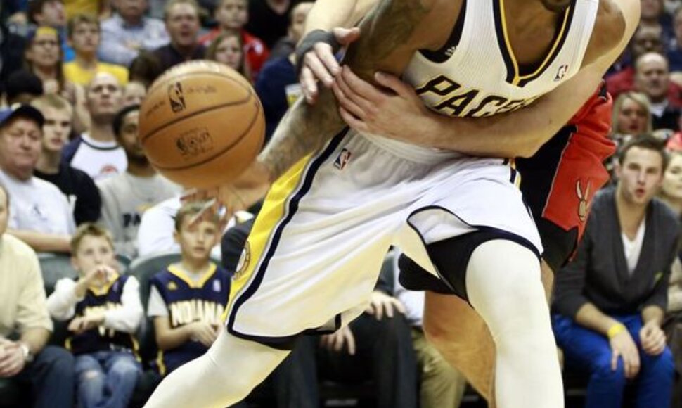 Jonas Valančiūnas su Paul George