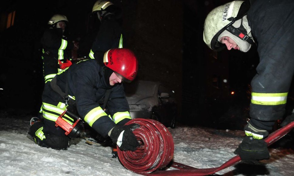 Ugniagesiai Vilniuje antradienį gesino gaisrą