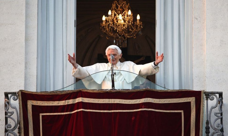 Popiežius viešai atsisveikino su publika, susirinkusia Kastel Gandolfe