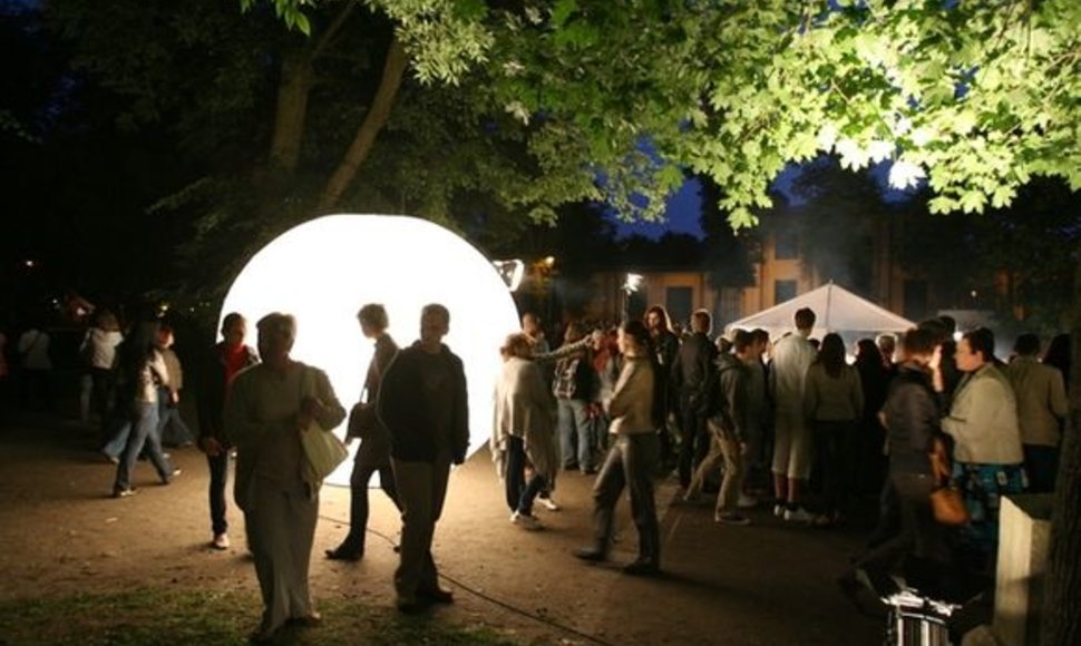 Šeštadienio vakarą kultūros projekto „Tebūnie naktis“ organizatoriai vilioja sostinėje pasigrožėti daugybe ypatingų meno projektų.
