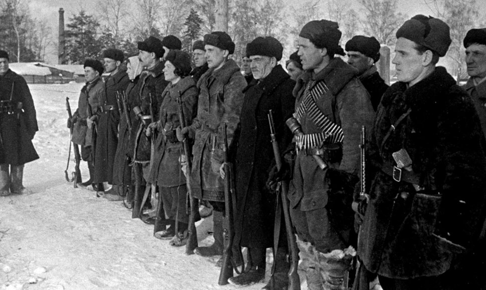 Solnečnogorsko rajono partizanų būrio rikiuotė Pamaskvėje (būrio vadas – Aleksejus Pachomovas). 1941 m. lapkritis–gruodis.