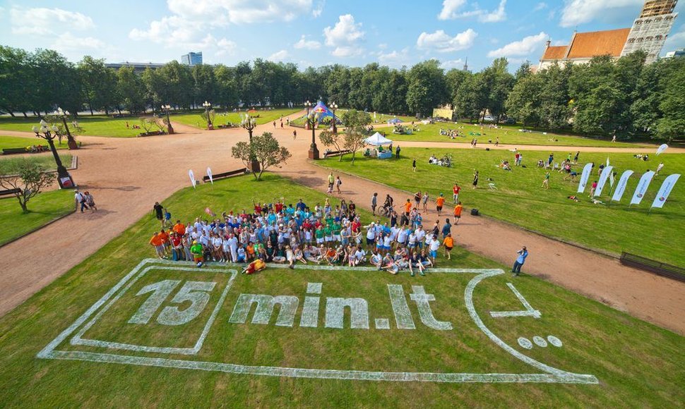 15min.lt logotipo piešimas Lukiškių aikštėje