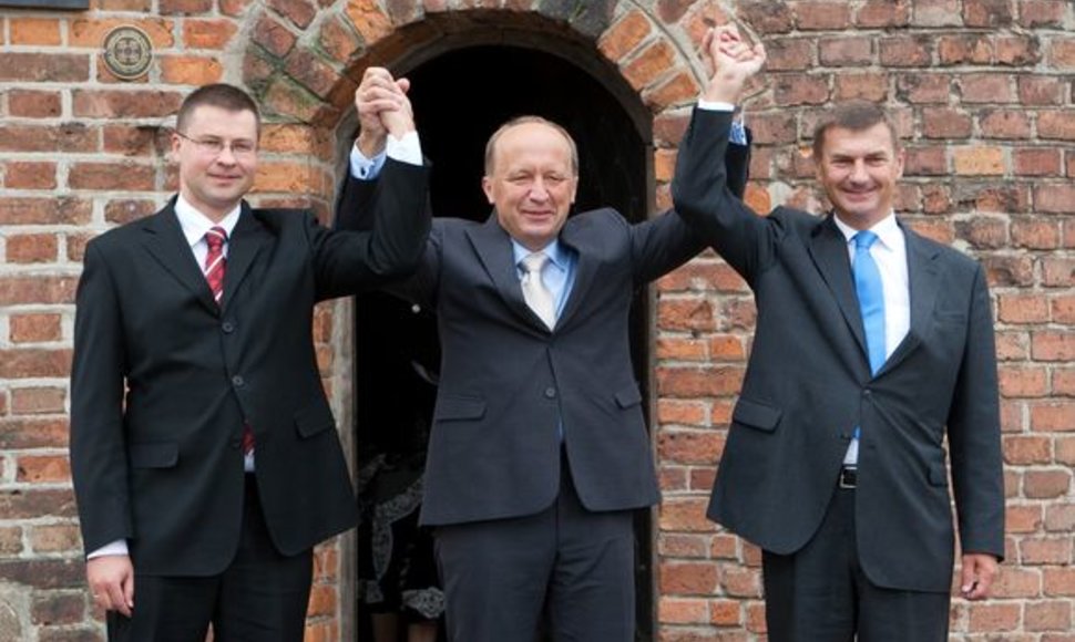 Trys Baltijos šalių Premjerai kartu pasitinka Baltijos kelio jubiliejų