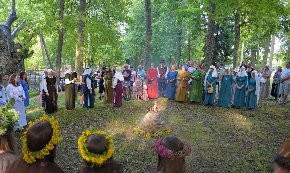 Sutartinių ratas Stelmužėje Sutartinių šventėje