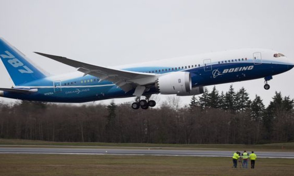 „Boeing 787 Dreamliner“ po beveik dviejų su puse metų vėlavimo pagaliau pakilo bandomajam skrydžiui.