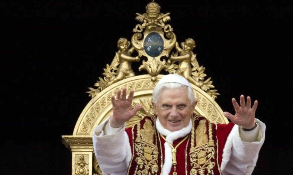 Popiežius kreipėsi į Šv.Petro aikštėje susirinkusius žmones