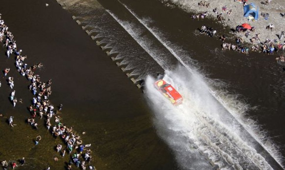  Pietų Amerikoje vyksta 2010 metų Dakaro ralis, kurio dalyviams teks įveikti apie devynis tūkstančius kilometrų.  